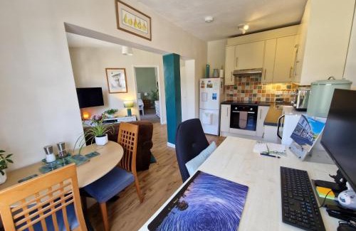 Wimborne Apartment | Central apartment with lovely views & professional home office