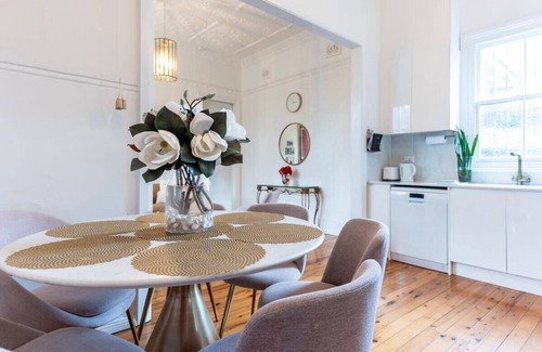 Newtown House | Central based 3-Bed House with Charming courtyard