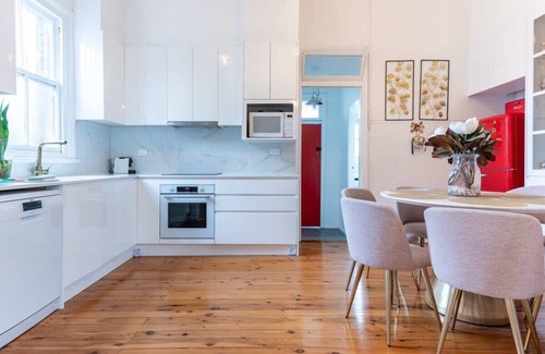 Newtown House | Central based 3-Bed House with Charming courtyard