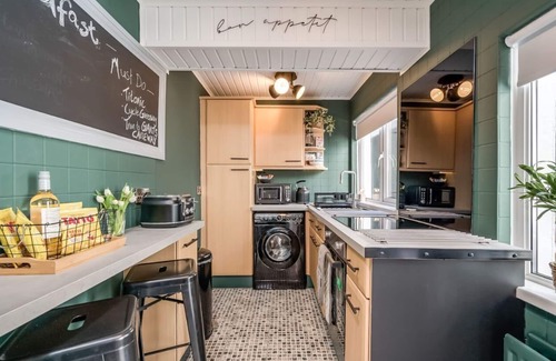 Belfast Apartment | Central Belfast Apartments: Retro R&R