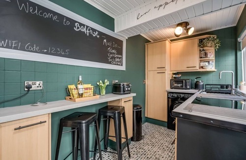 Belfast Apartment | Central Belfast Apartments: Retro R&R