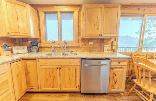 Crystal Falls Cabin | Central Cabin Retreat - ATV Trail Access - Perfect for Groups & Families