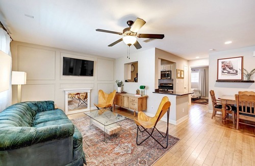 Westfield Condo | Central & Chic Condo: Sleeps 5