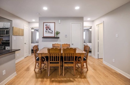 Westfield Condo | Central & Chic Condo: Sleeps 5