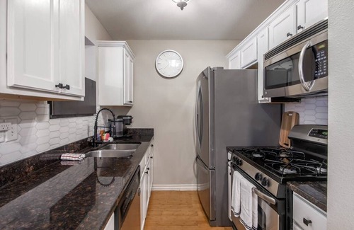 Westfield Condo | Central & Chic Condo: Sleeps 5