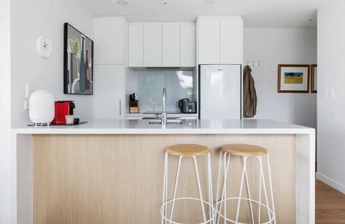Newton Condo | Central City Condo, 2Brm, 2ensuites, Study, Concierge, Gym/Pool, Garage.