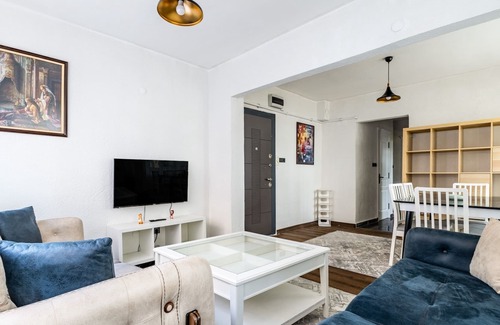 Moda Apartment | Central Flat w Garden Near Moda Coast in Kadikoy