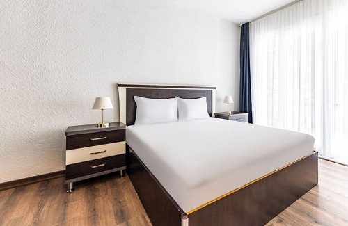 Moda Apartment | Central Flat w Garden Near Moda Coast in Kadikoy