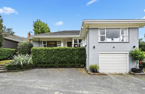 Hamilton North House | CENTRAL HAMILTON HOME - Near beautiful river walks - Family Friendly