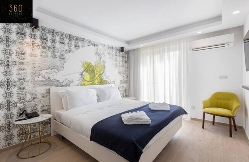 Paceville Hotel | Central hotel room, with SUPER CLEAN and COMFY BED