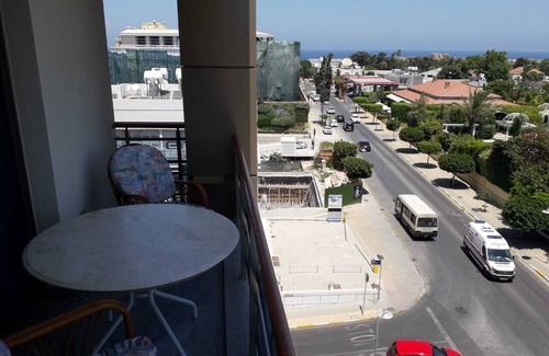 Kyrenia Apartment | CENTRAL HOTEL STYLE FLAT ALL MOD CONS
