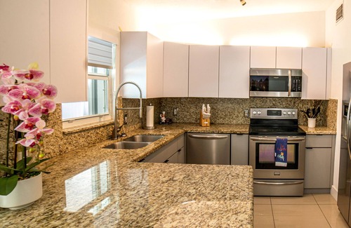 Coral Terrace House | Central house Miami with heated Pool /games