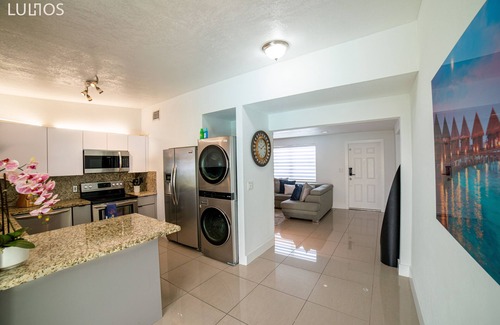 Coral Terrace House | Central house Miami with heated Pool /games