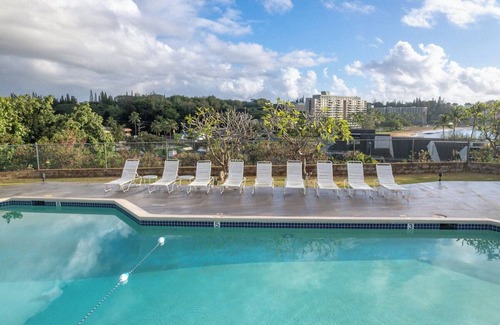 Nawiliwili Apartment | Central Kauai Location – Walk to Beach, Enjoy Pool & Explore the Island Easily