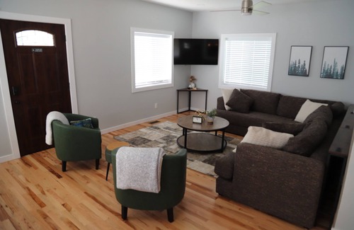Central Lake House | Central Lake Escape -4Beds, Lake, Boat, Golf, Hike, Bike FUN! Booking now!
