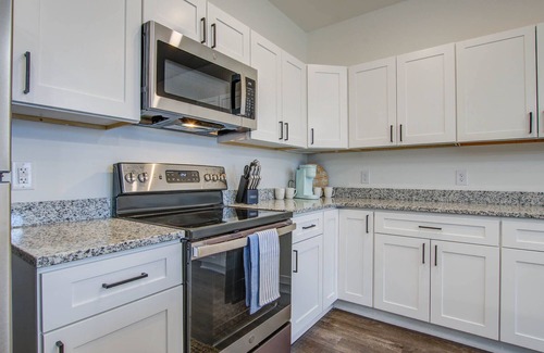 Hanahan House | Central location - Dog Friendly w/YARD! #3