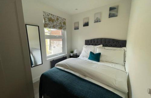 Sands End Apartment | Central Location, Modern & Fully Equipped New 2 Bed Apartment in Fulham, London