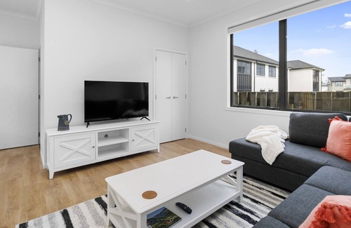 Hamilton North House | CENTRAL OASIS - HAMILTON HOLIDAY TOWNHOUSE, pet friendly in Waikato