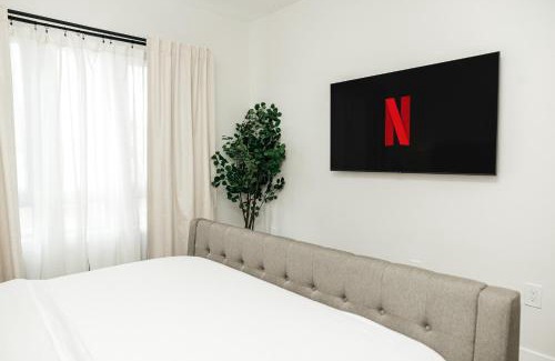 Miracle Mile Apartment | Central Quality 2 BD Apartment