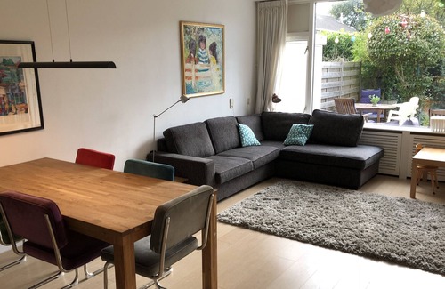 Municipality of Zoetermeer House | Central quiet comfortable 5 bedroom house + garden