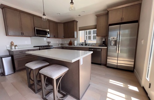 Morena House | CENTRAL SAN DIEGO *Rooftop Deck* Spacious 3 BR home