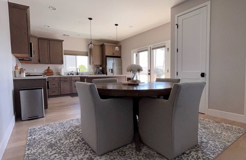 Morena House | CENTRAL SAN DIEGO *Rooftop Deck* Spacious 3 BR home