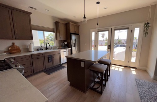 Morena House | CENTRAL SAN DIEGO *Rooftop Deck* Spacious 3 BR home