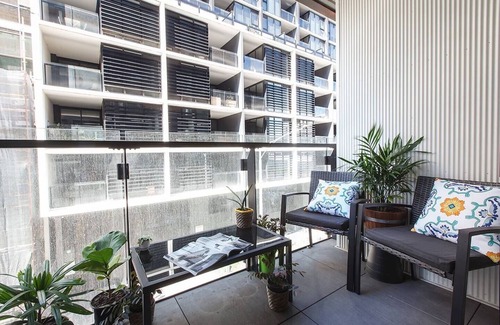 Abbotsford Apartment | Central Simplicity Modern Inner city Living