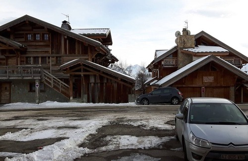 Jeux Apartment | Central Studio for 4 with Ski Access, Terrace, and Modern Amenities - Alpe d'Huez