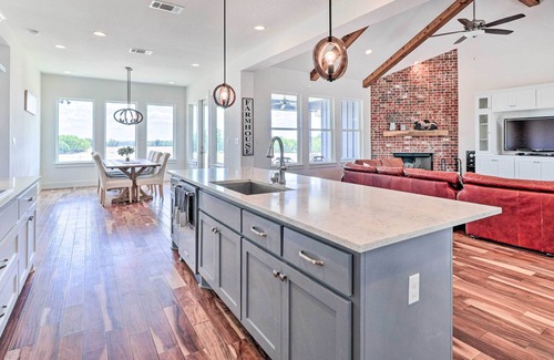 McDade House | Central Texas Home w/ Rolling Pasture Views!
