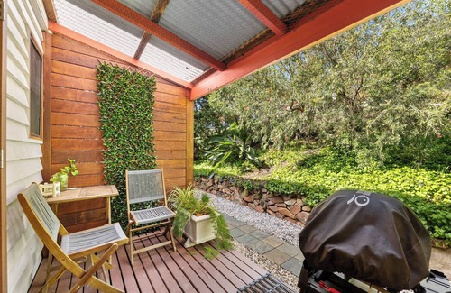 Central Tilba Apartment | Central Tilba Overnight Retreat — King Bed, Ensuite, Pet-Friendly