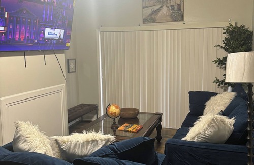 South Baton Rouge Apartment | . Central to OLOL hospital 5 mins. Perkins Rowe Shopping 6 mins, LSU 15 mins.