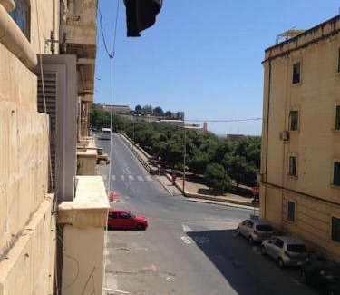 Floriana Apartment | Central Valletta Apt by Castille Square