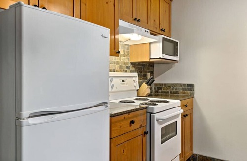 Whistler Village Hotel | Central Whistler 2BR|Pool,Hot Tub,Ski/Bike Storage