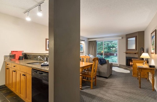 Whistler Village Hotel | Central Whistler 2BR|Pool,Hot Tub,Ski/Bike Storage