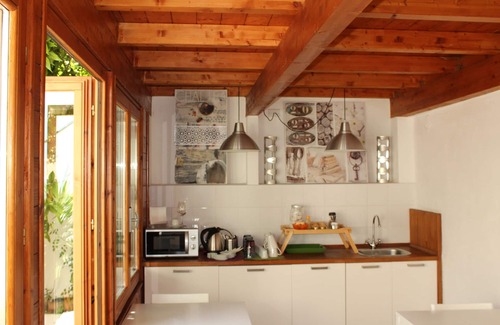 Cagliari Villa | Central, with garden, jacuzzi, 4 rooms w/bathroom
