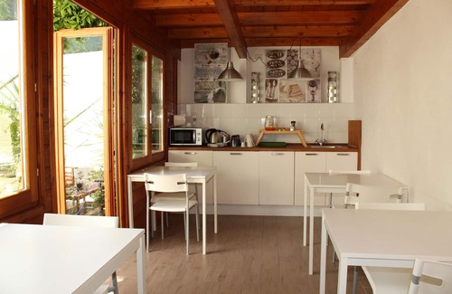 Cagliari Villa | Central, with garden, jacuzzi, 4 rooms w/bathroom