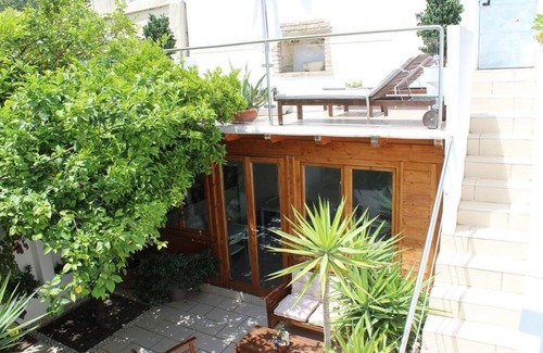 Cagliari Villa | Central, with garden, jacuzzi, 4 rooms w/bathroom