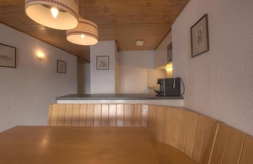 Anzere Apartment | Centrally located flat (max. 5 persons), shops nearby, easy access to the front of the building. Ent