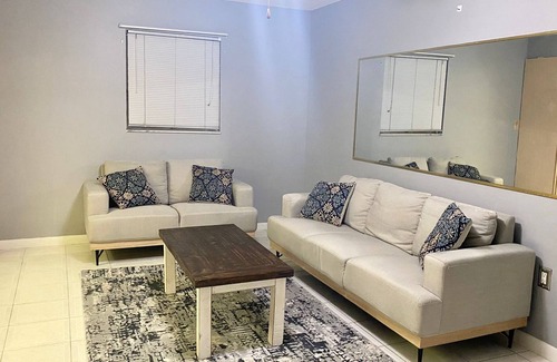 Pinecrest West Park House | ⭐️Centrally located Home with pool table⭐️