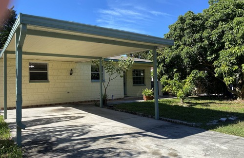 Pinecrest West Park House | ⭐️Centrally located Home with pool table⭐️