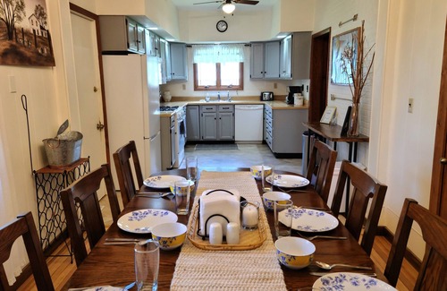 Monona House | Centrally located in the NE Iowa Driftless Area!