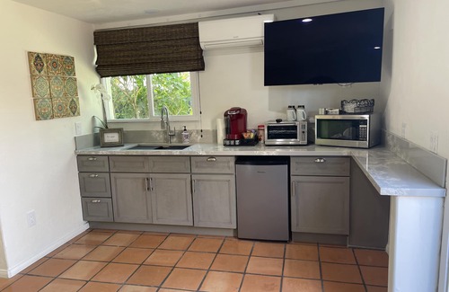 North Park House | Centrally Located, Private Bungalow with AC and parking space