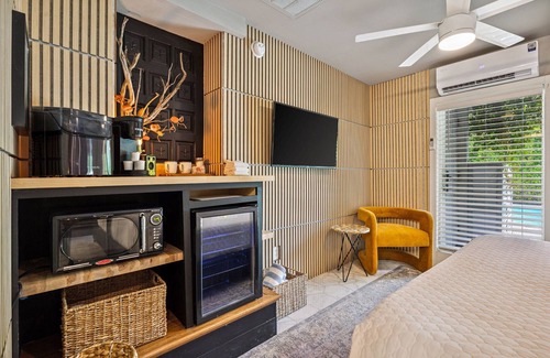 Tahquitz River Estates Hotel | Centrally Located - Desert Zen Unit D