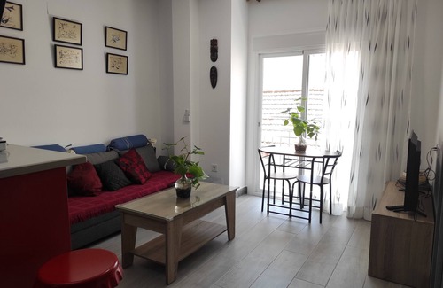 Cruz de Humilladero House | Cerca de la Playa,centro y Estación de Tren. Casa de 2 Plantas en Barrio Seguro