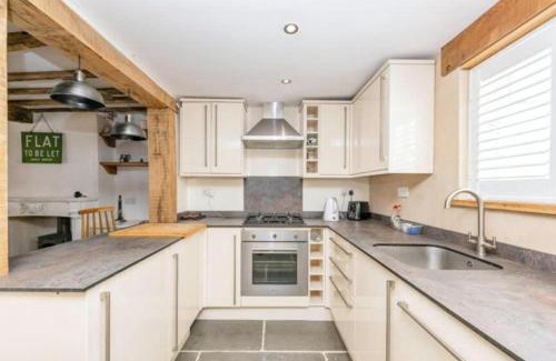 Huntingdon House | Ceres Cottage Huntingdon