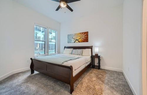 East Cesar Chavez Apartment | Château on Lady Bird Lake - Pool View , DT Austin