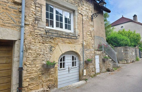 Chateau-Chalon Apartment | Château's little cocoon