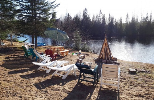 Lac-Swell Ski Chalet | Chalet Amico - Private Sandy Beach - 4 Bedrooms - Free Wi-Fi