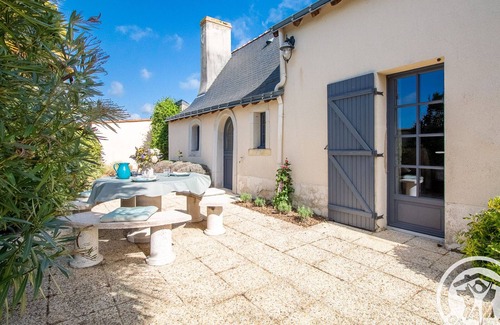 Morannes Cottage | Charming cottage with garden, near water activities